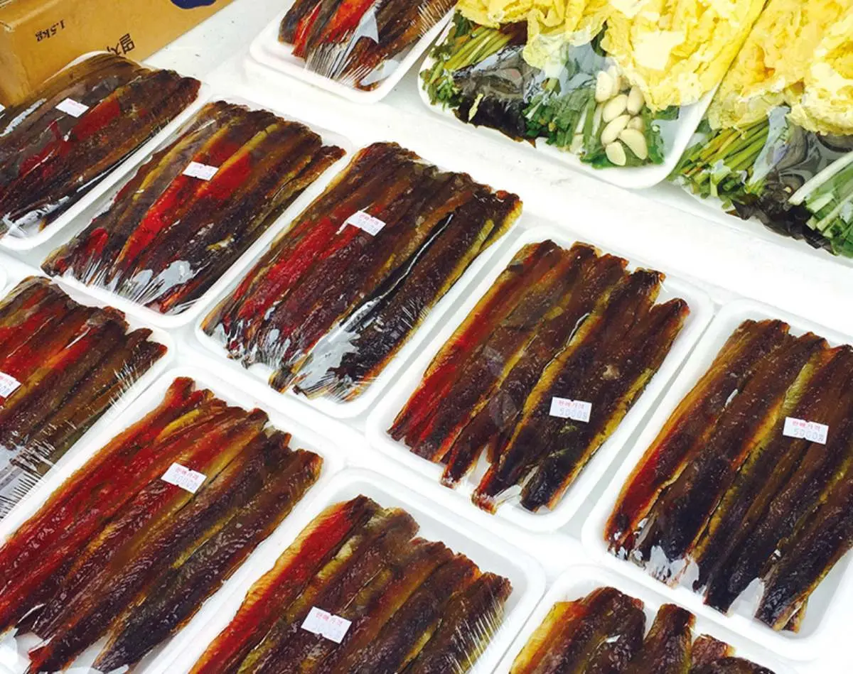 你敢吃嗎？韓國５道「暗黑海鮮」：生吞章魚、「廁所味」生魚片、超害羞海腸