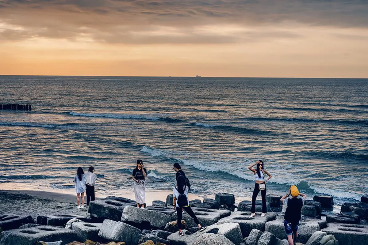 攻佔IG版面！桃園５大美拍祕境：台版撒哈拉、純白巨型海螺、豬鼻子消波塊
