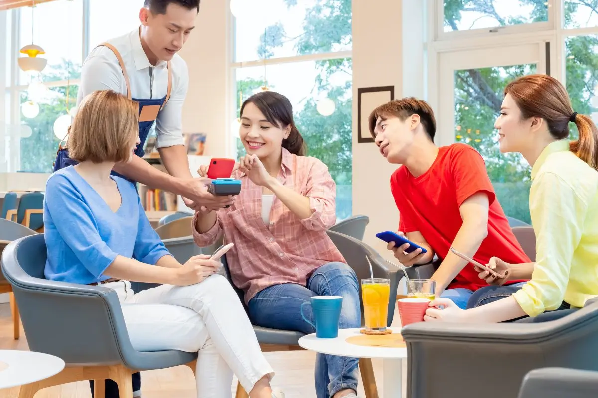 赴韓旅遊要注意！6大必知韓國用餐禁忌：飯碗不能端、小菜吃到飽地雷