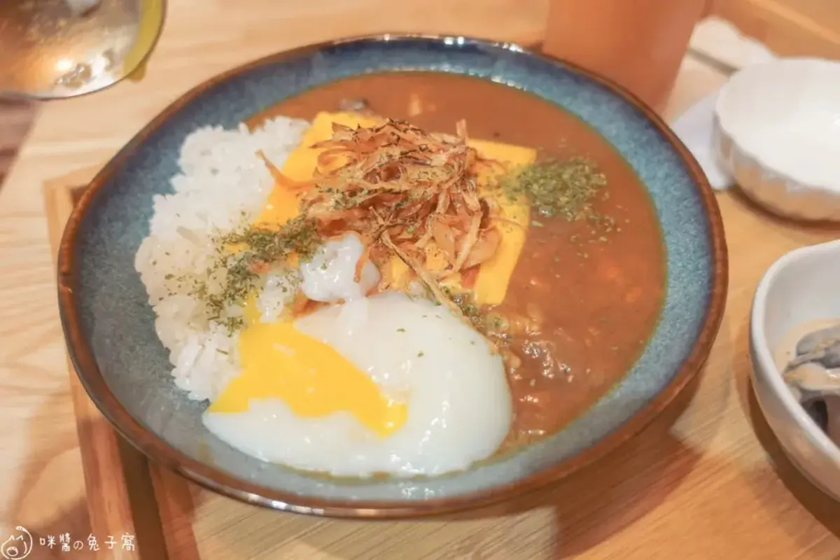 咖哩飯一級戰區！捷運六張犁網友最愛５家：72小時醬料熟成、免費續飯續咖哩