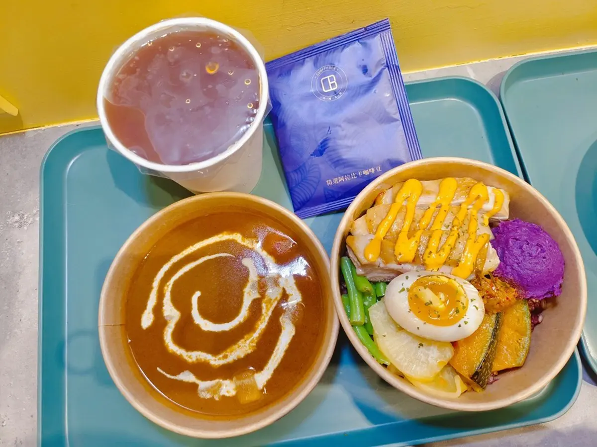 咖哩飯一級戰區！捷運六張犁網友最愛５家：72小時醬料熟成、免費續飯續咖哩