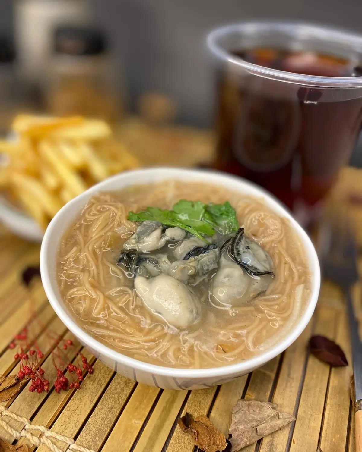 爆量「鮮蚵＋鮭魚卵」！隱藏版「鮭魚卵海鮮肉燥飯」百元有找，早上10點瘋排隊