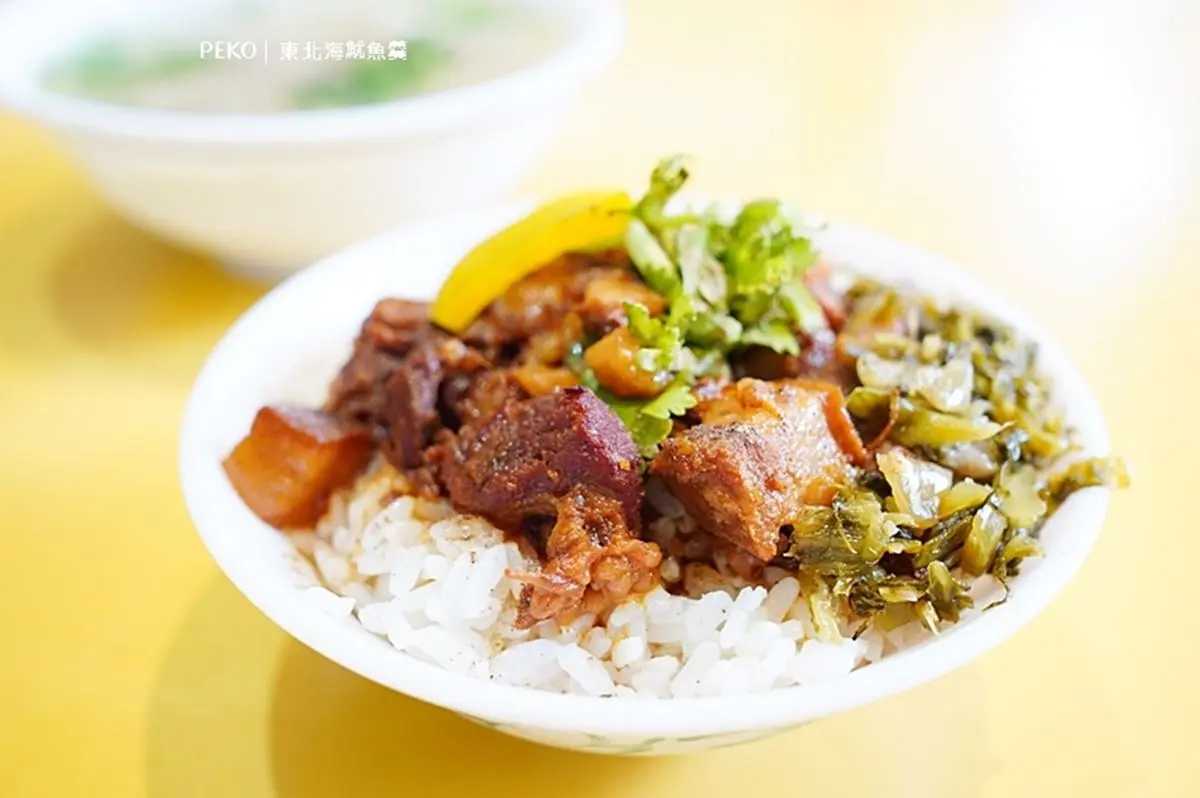 被魷魚羹耽誤的滷肉飯!網推「手切滷肉飯」加辣油超唰嘴,再點Q彈脆口燙魷魚 被魷魚羹耽誤的滷肉飯!網推「手切滷肉飯」加辣油超唰嘴,再點Q彈脆口燙魷魚