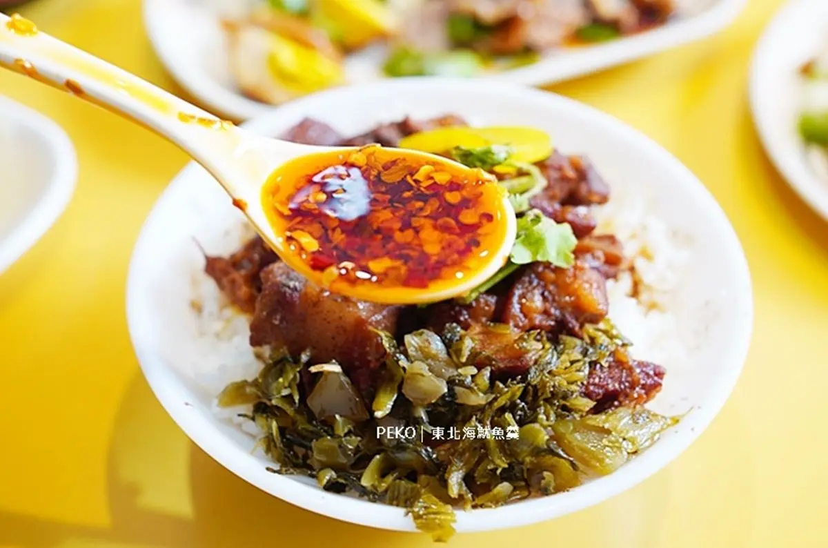 被魷魚羹耽誤的滷肉飯!網推「手切滷肉飯」加辣油超唰嘴,再點Q彈脆口燙魷魚 被魷魚羹耽誤的滷肉飯!網推「手切滷肉飯」加辣油超唰嘴,再點Q彈脆口燙魷魚