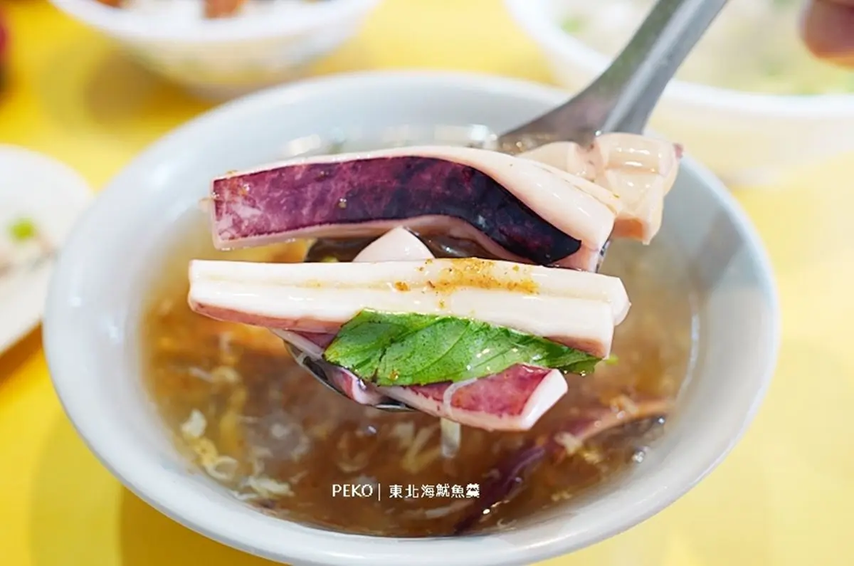 被魷魚羹耽誤的滷肉飯!網推「手切滷肉飯」加辣油超唰嘴,再點Q彈脆口燙魷魚 被魷魚羹耽誤的滷肉飯!網推「手切滷肉飯」加辣油超唰嘴,再點Q彈脆口燙魷魚