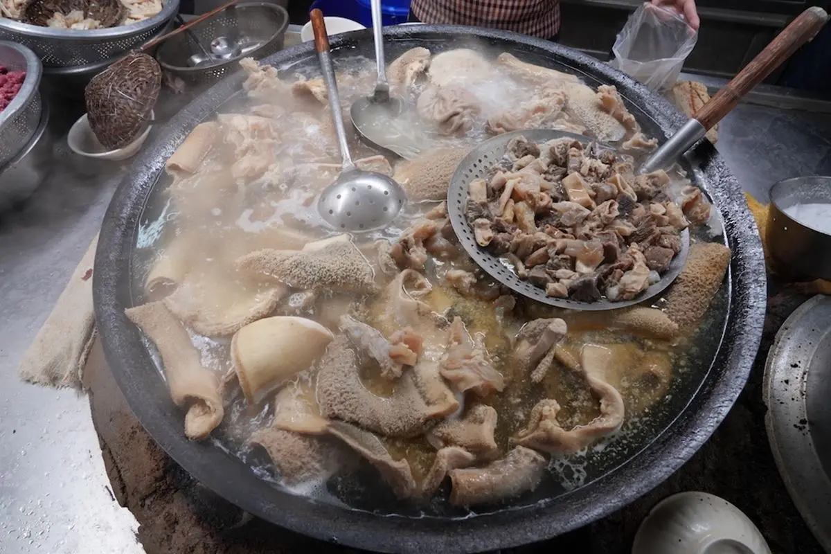 別再只吃雞肉飯!嘉義6大排隊美食:百年牛雜湯、「麻醬+美乃滋」涼麵 別再只吃雞肉飯!嘉義6大排隊美食:百年牛雜湯、「麻醬+美乃滋」涼麵