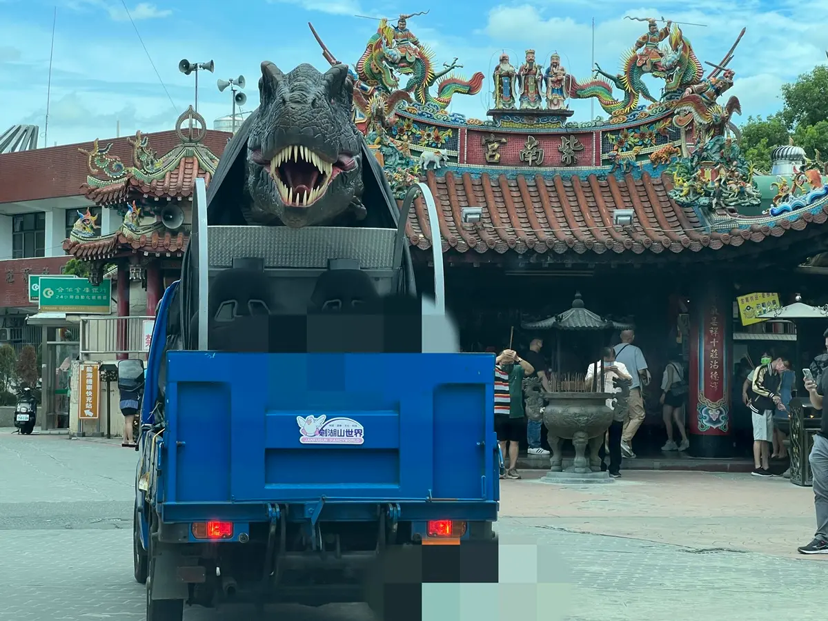 巨大恐龍出逃到紫南宮？劍湖山世界「異特龍」先曝光，超夯水陸早鳥票399元