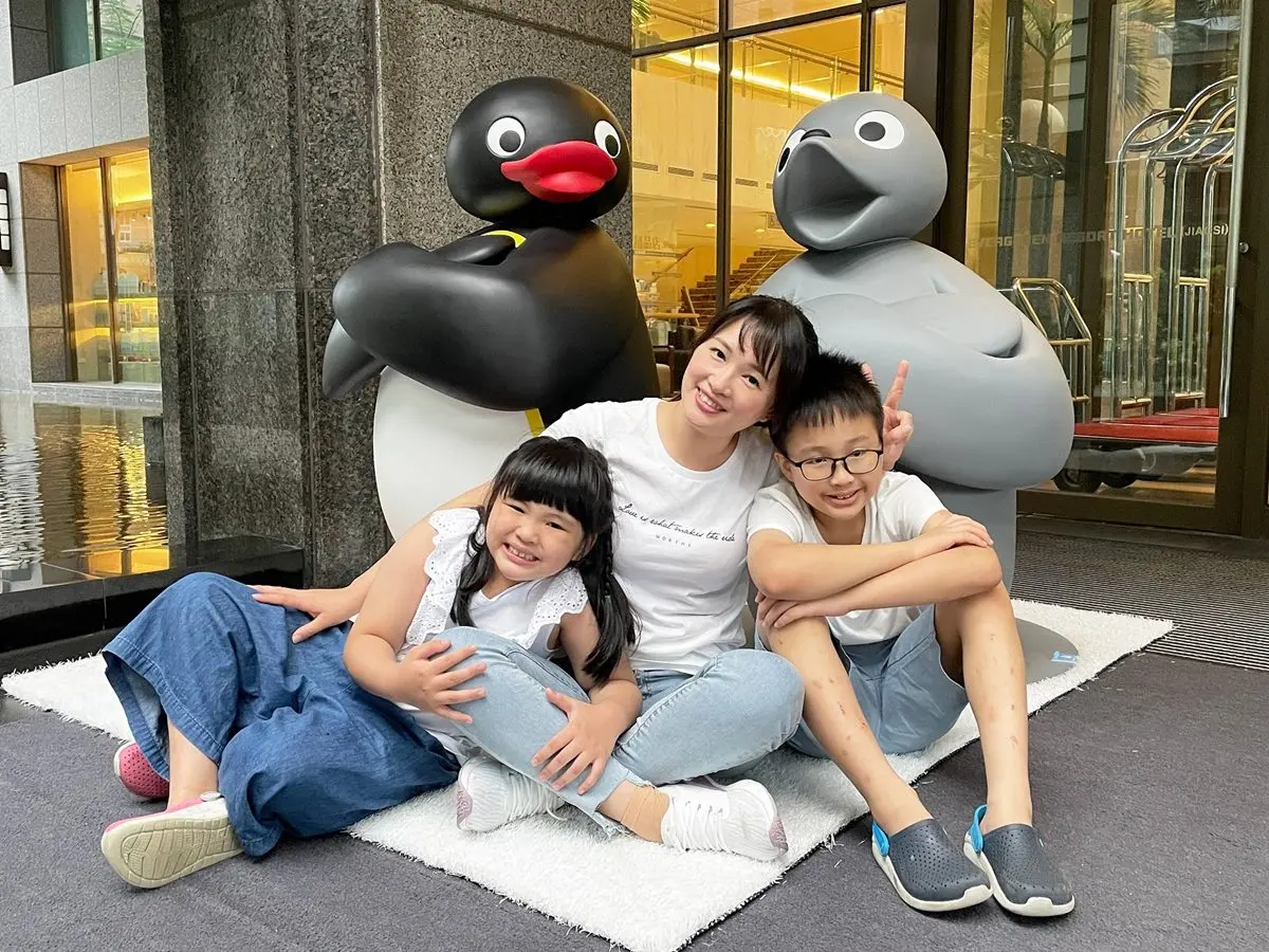 全台獨家「Pingu企鵝家族」主題房！免費拿４款紀念品，憑小黃卡送1000元好康