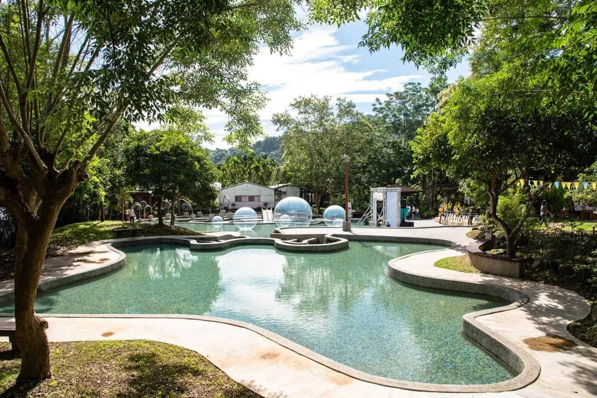 免費玩水景點+1!南投「親水公園」重新開放,美拍巨型泡泡球、逛假日市集 免費玩水景點+1!南投「親水公園」重新開放,美拍巨型泡泡球、逛假日市集