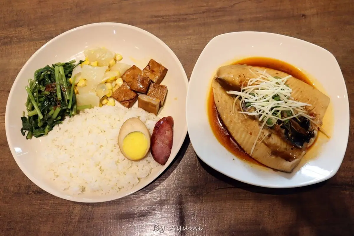老字號虱目魚專賣!少見「鼓汁魚肚」超下飯,手工狗母魚酥一吃愛上 老字號虱目魚專賣!少見「鼓汁魚肚」超下飯,手工狗母魚酥一吃愛上