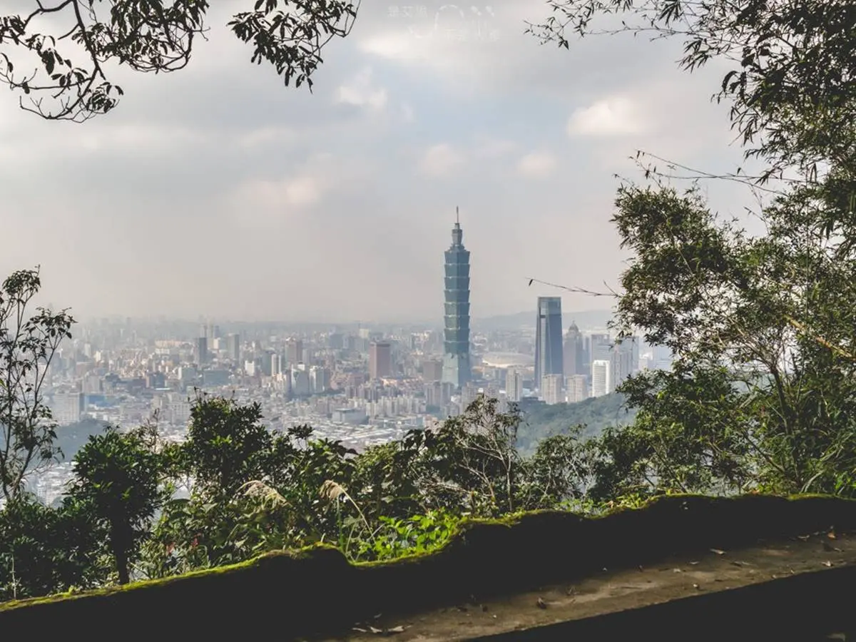 看煙火前必衝!信義區美食、景點半日遊6必訪:百年稜線古道、比臉大雞蛋糕 搭捷運就能到!淡水線7條新手輕鬆爬步道:台版嵐山、七彩梯田、遠眺101