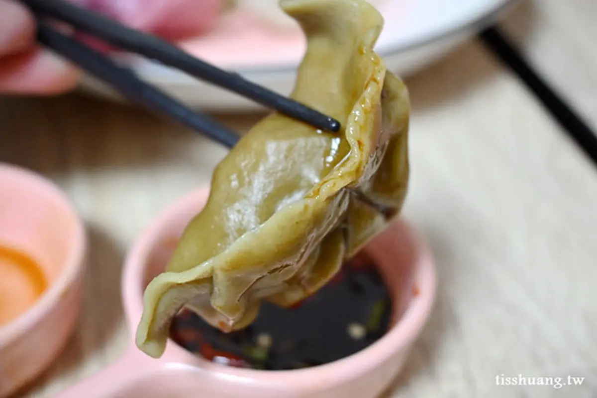 專賣特殊口味彩色水餃！在地最強水餃先搶紅色「剝皮辣椒」，馬告入餡超獨特