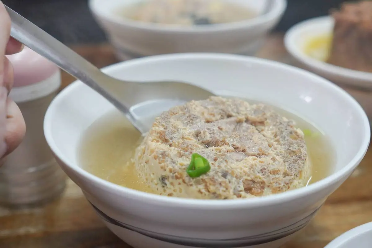 老饕都點這一套!「筒仔米糕+蒸蛋湯」飄香66年,「氣孔蒸蛋」口感超唰嘴 老饕都點這一套!「筒仔米糕+蒸蛋湯」飄香66年,「氣孔蒸蛋」口感超唰嘴