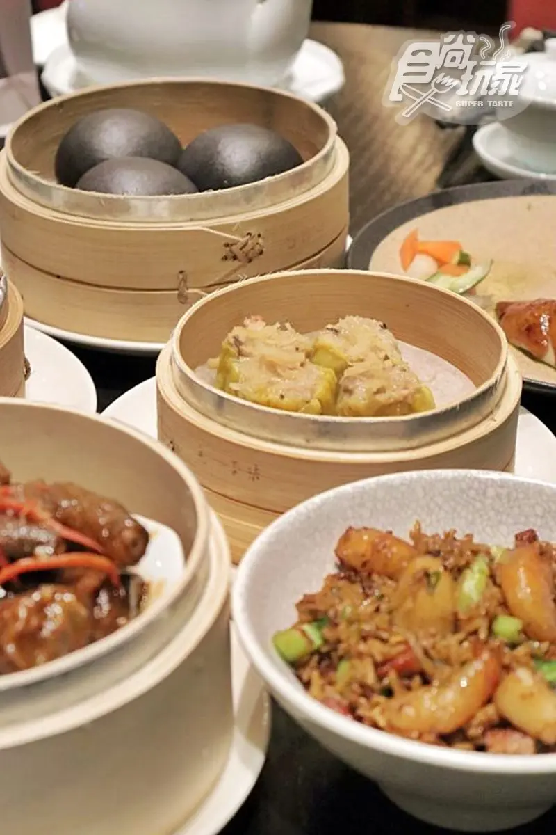 米其林推薦港點吃到飽!大尺寸蝦餃、日本和牛腸粉必吃,還可在雙層巴士打卡 米其林推薦港點吃到飽!大尺寸蝦餃、日本和牛腸粉必吃,還可在雙層巴士打卡