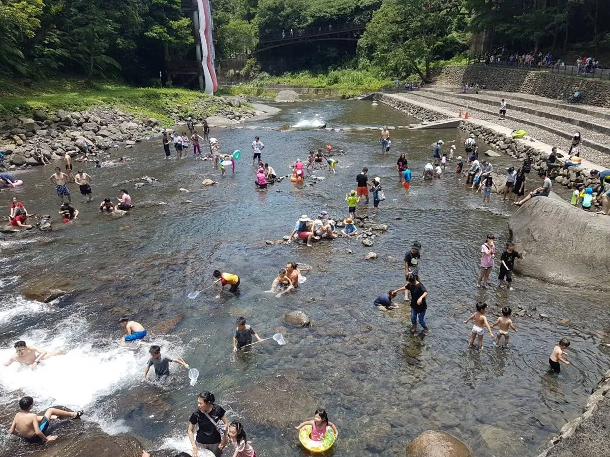 30元玩遍小烏來!唯一合法「溪流戲水區」7月重新開放,順遊天空步道、瀑布 30元玩遍小烏來!唯一合法「溪流戲水區」7月重新開放,順遊天空步道、瀑布