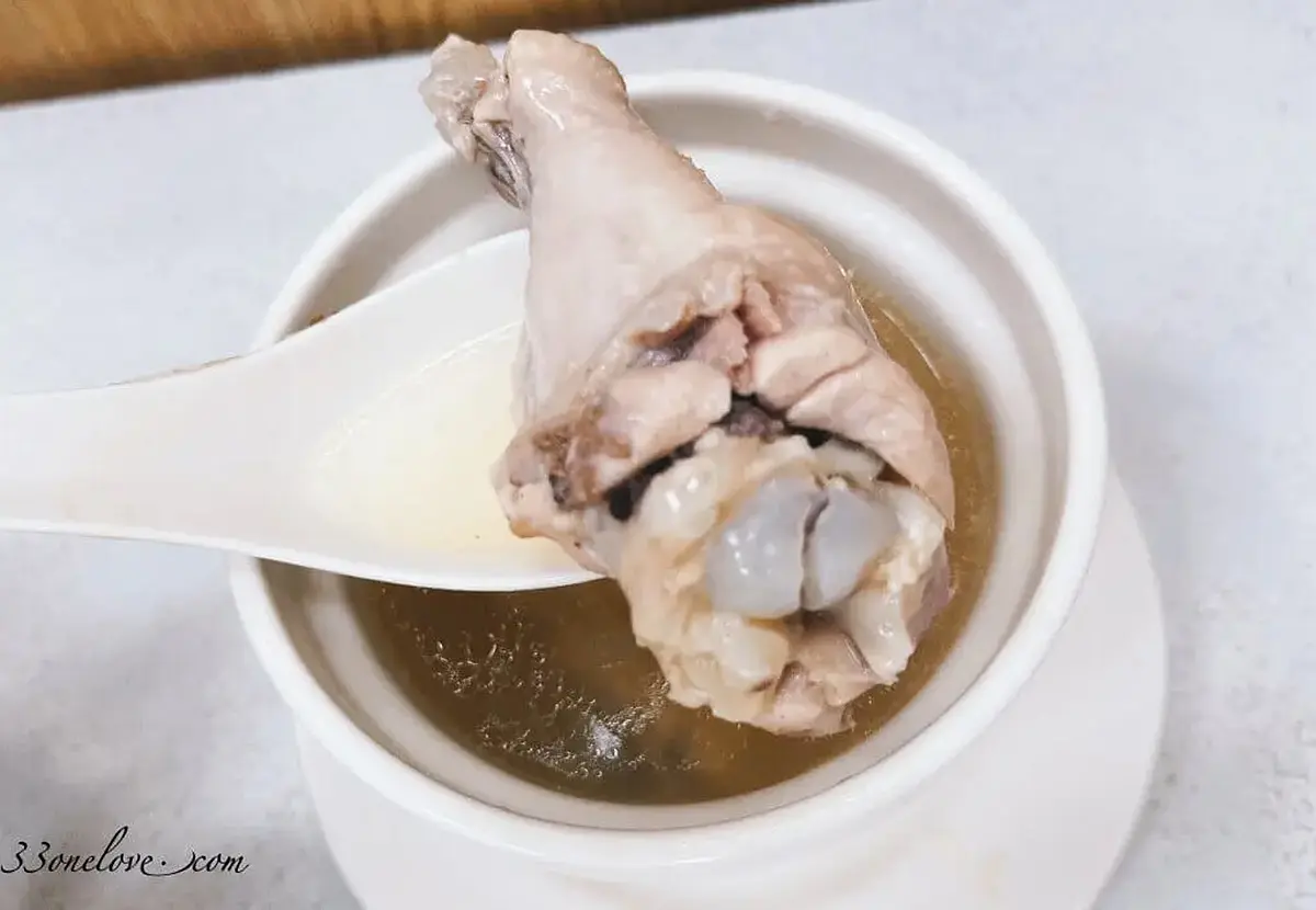 水餃１顆22元！嘉義「升級版三鮮水餃」包進紅蟳、干貝，驚人天價照樣排爆