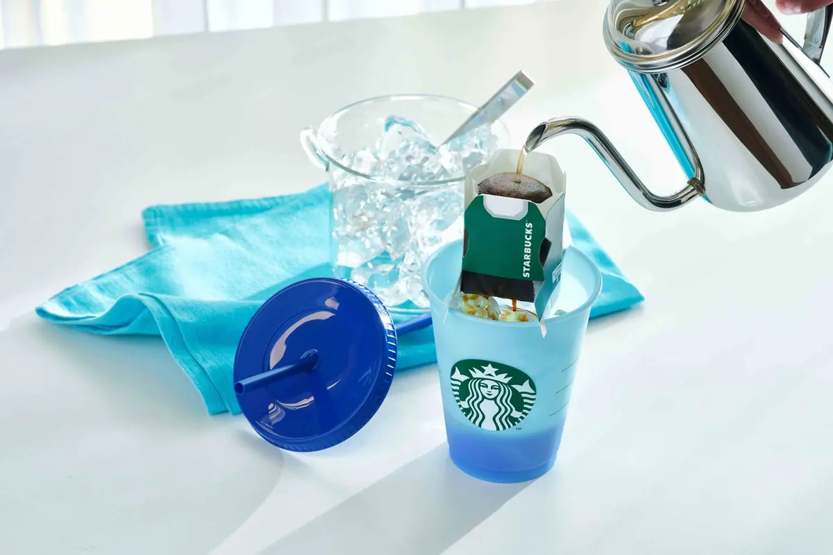 「星巴克冰咖啡」在家就能喝!3限定新品這裡買,免費送超Q冰飲變色杯 「星巴克冰咖啡」在家就能喝!3限定新品這裡買,免費送超Q冰飲變色杯