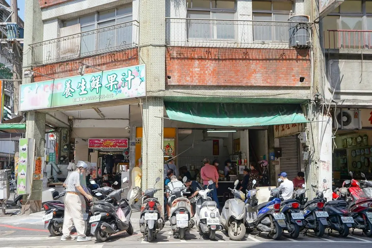 基隆人從小吃到大！一甲子無名乾麵只要25元，高CP值餛飩湯１碗有８顆