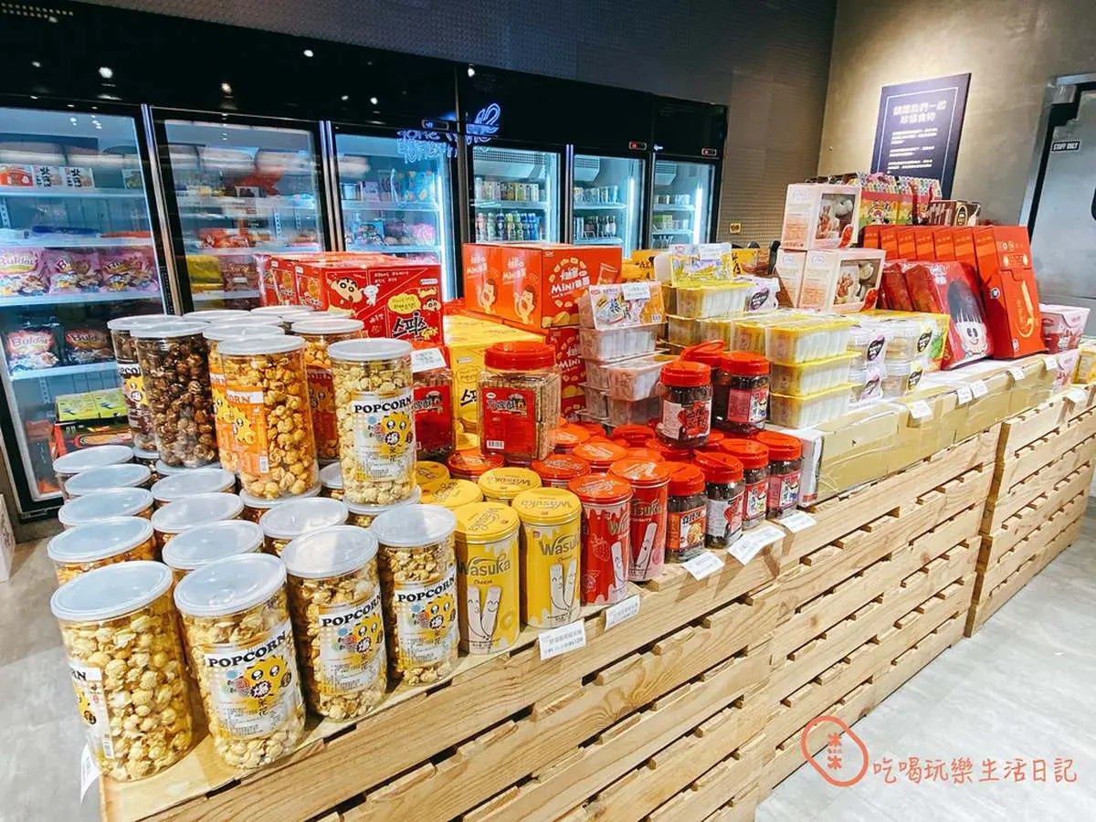 追劇補貨必衝Outlet！日韓零食甜甜價超好逛，先搶熱銷２億泡麵、巨大零食包