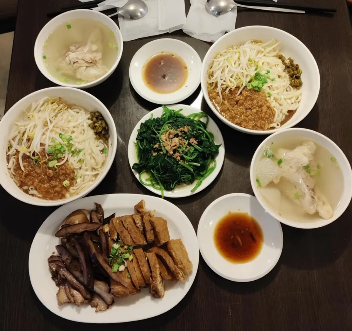 明星激推眷村小吃!「膠質大骨湯」排骨超大塊,隱藏版獅子頭想吃要預訂 明星激推眷村小吃!「膠質大骨湯」排骨超大塊,隱藏版獅子頭想吃要預訂