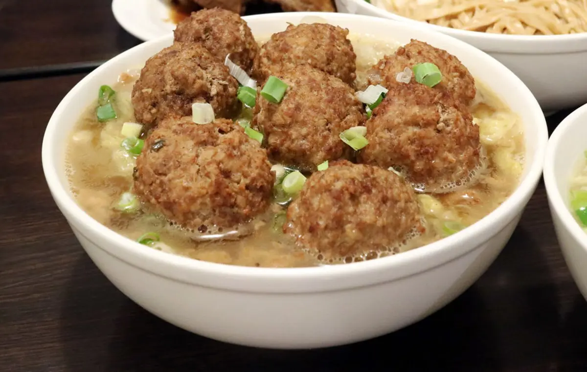 明星激推眷村小吃!「膠質大骨湯」排骨超大塊,隱藏版獅子頭想吃要預訂 明星激推眷村小吃!「膠質大骨湯」排骨超大塊,隱藏版獅子頭想吃要預訂