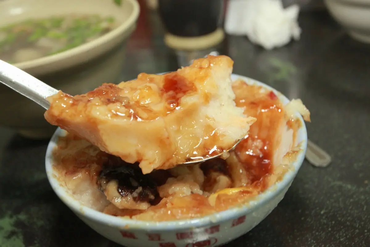 台南碗粿都是「黑肉底」?內行老饕必吃這5家:百年古早味、淋獨門黑豆醬油 台南碗粿都是「黑肉底」?內行老饕必吃這5家:百年古早味、淋獨門黑豆醬油