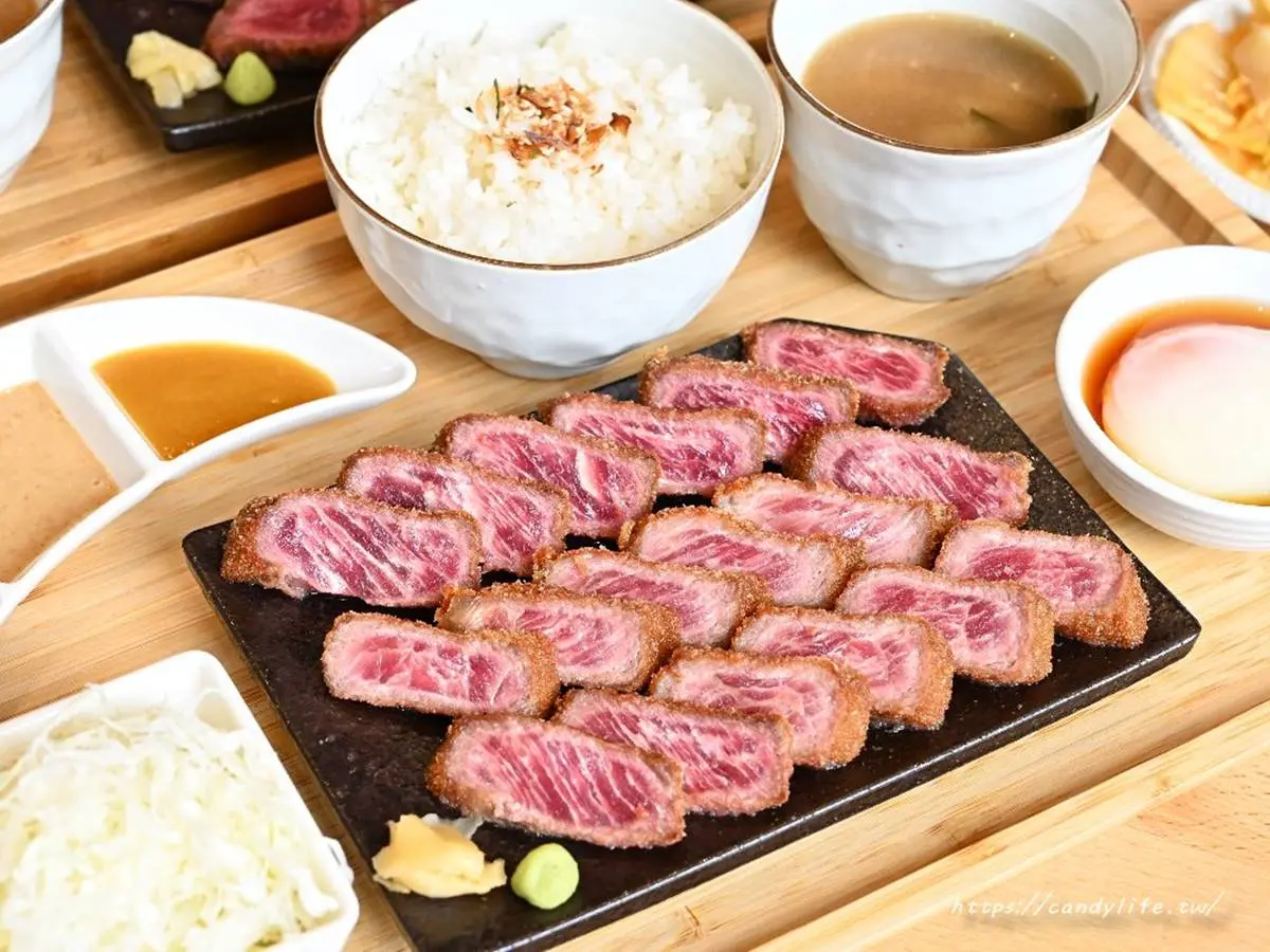 肉控、芒果控注意！「爆量牛小排丼」肉多到堆成山，再嘗夏季北海道芒果奶酪