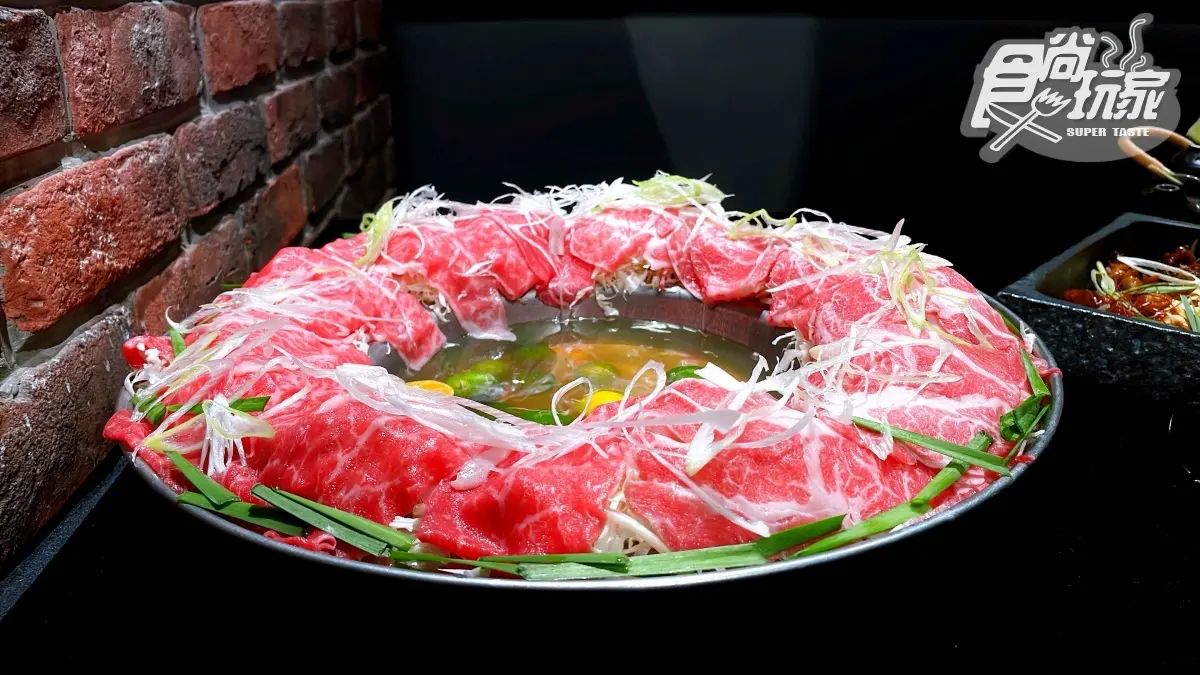 【新開店】網美先拍！視覺系鍋物「浮誇軒」：打卡壯觀和牛肉山、生牛肉吧噗