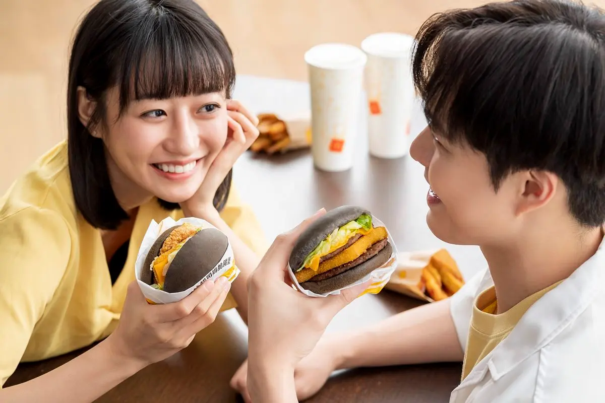 麥當勞全新起司漢堡！整塊牽絲起司排搭牛肉、炸豬排，還有免費吃滿福堡好康