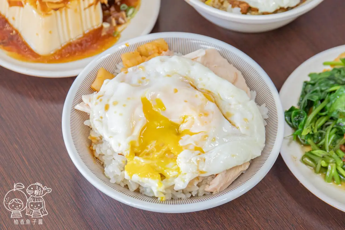 尖峰期一位難求！內行最愛「火雞片飯＋半熟蛋」邪惡組合，椒香肉燥飯也必點
