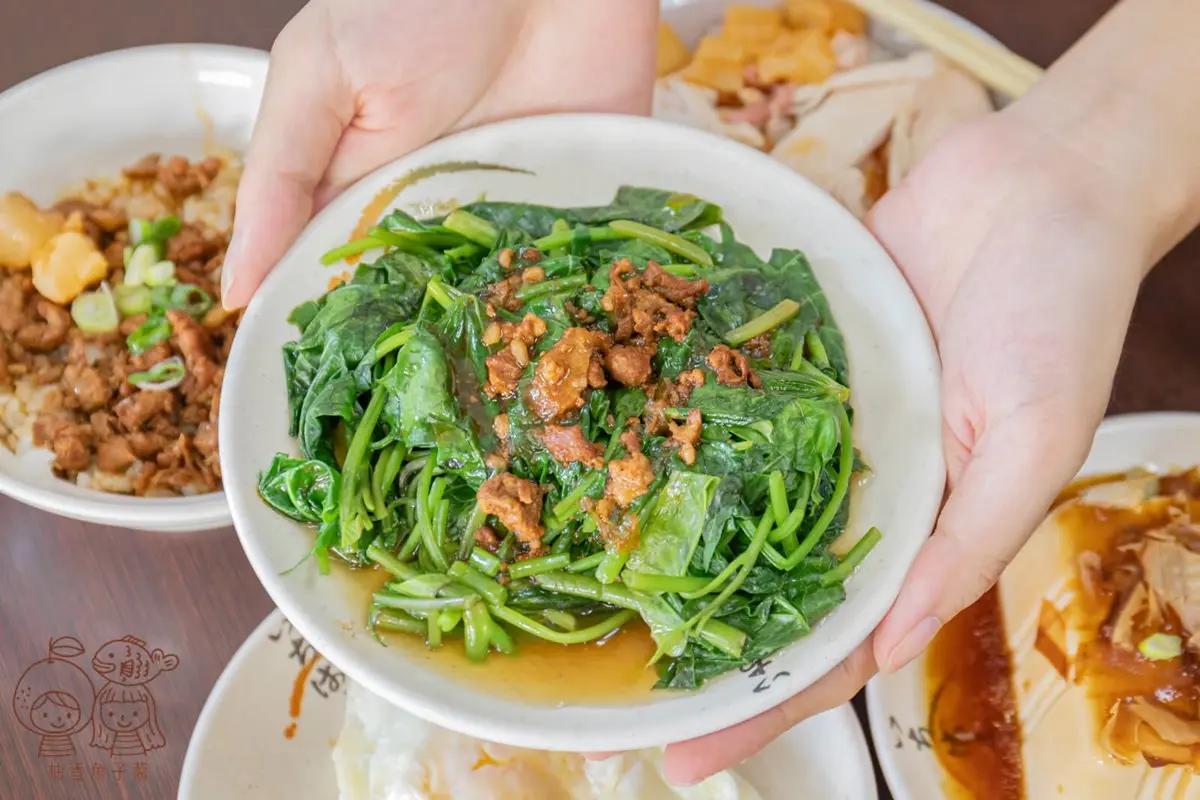 尖峰期一位難求！內行最愛「火雞片飯＋半熟蛋」邪惡組合，椒香肉燥飯也必點
