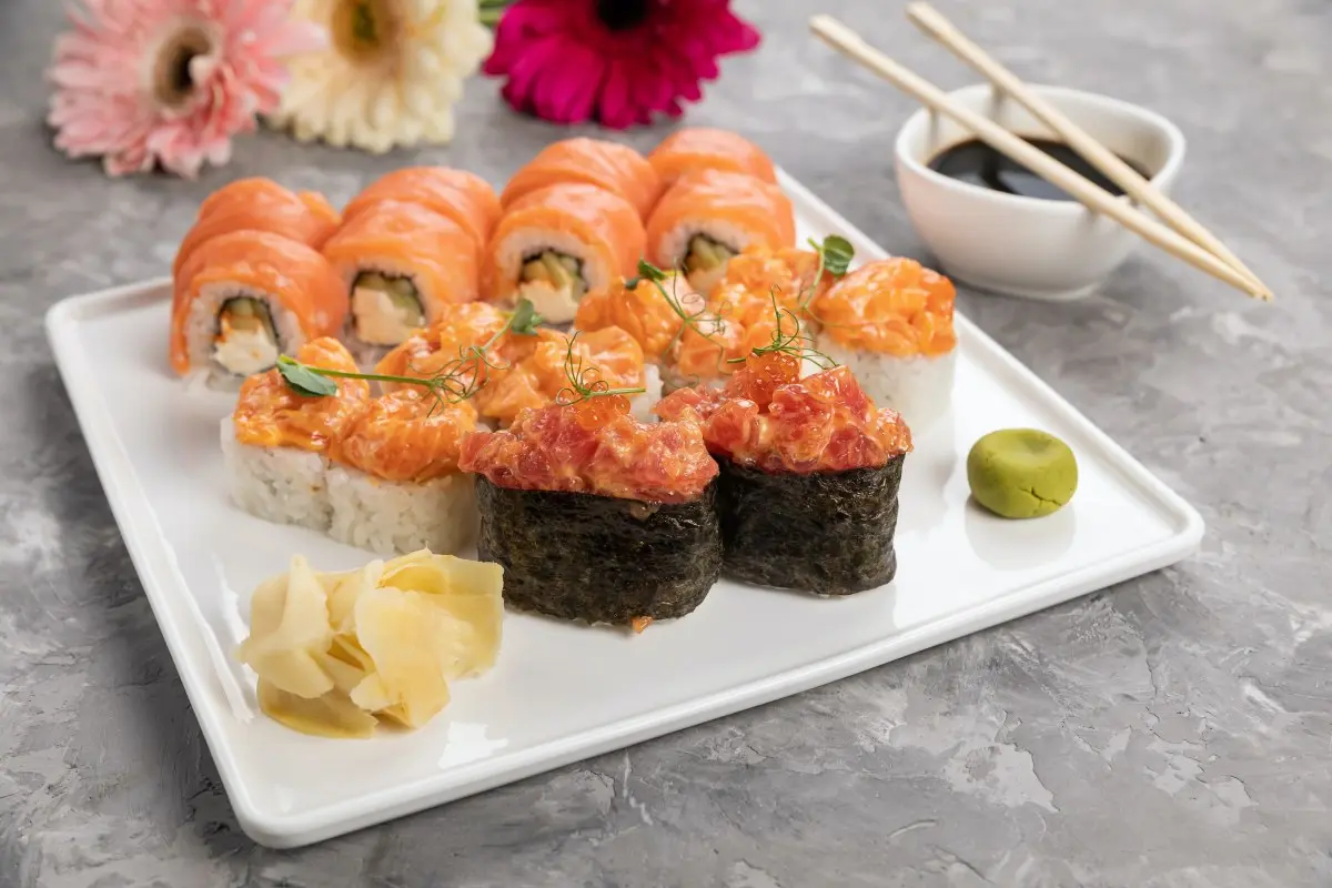 壽司沾醬油到底哪邊該朝下？吃「日料」５大用餐NG行為，算算你做錯幾個