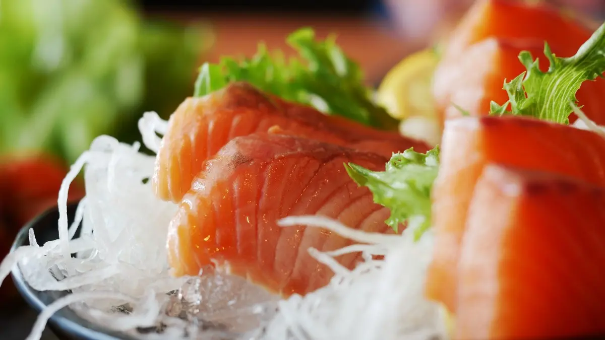 壽司沾醬油到底哪邊該朝下？吃「日料」５大用餐NG行為，算算你做錯幾個