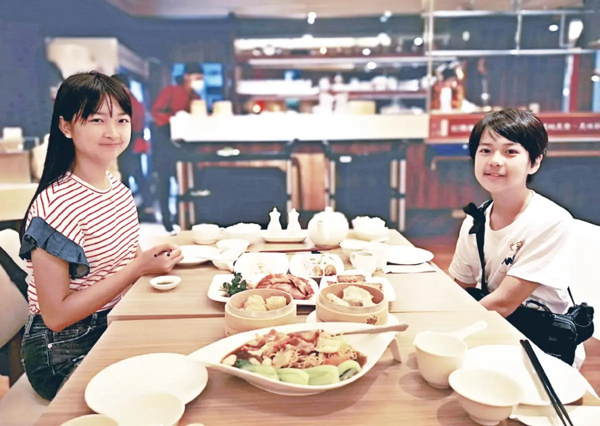 玩到不想走!台南飯店附設「開心農場」體驗採果、焢窯,打卡彩色玻璃教堂 玩到不想走!台南飯店附設「開心農場」體驗採果、焢窯,打卡彩色玻璃教堂