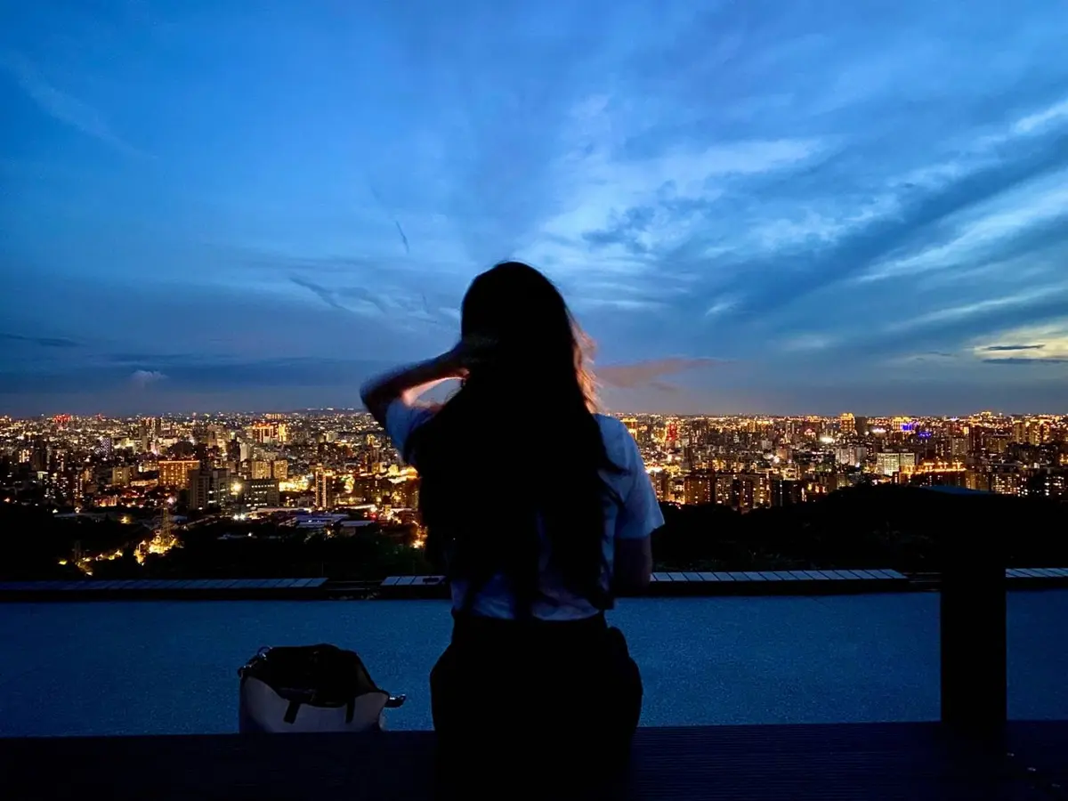 俯瞰桃園最美夜景！２公頃「夜景聖地」再開放，地景「桃機一號」進駐快搶拍