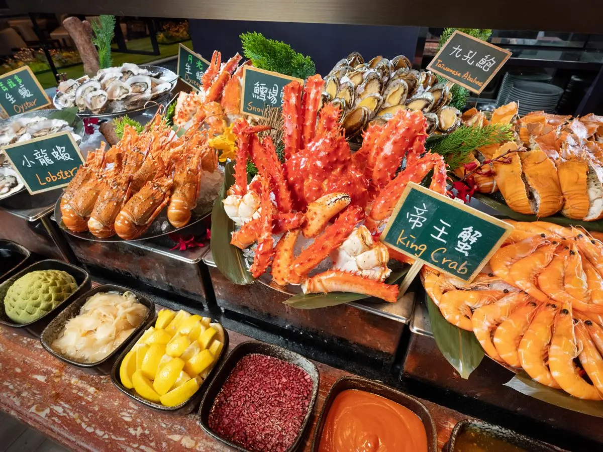 全台６大超欠吃飯店Buffet！米其林烤鴨、日本帝王蟹吃到飽，還有同行５折優惠