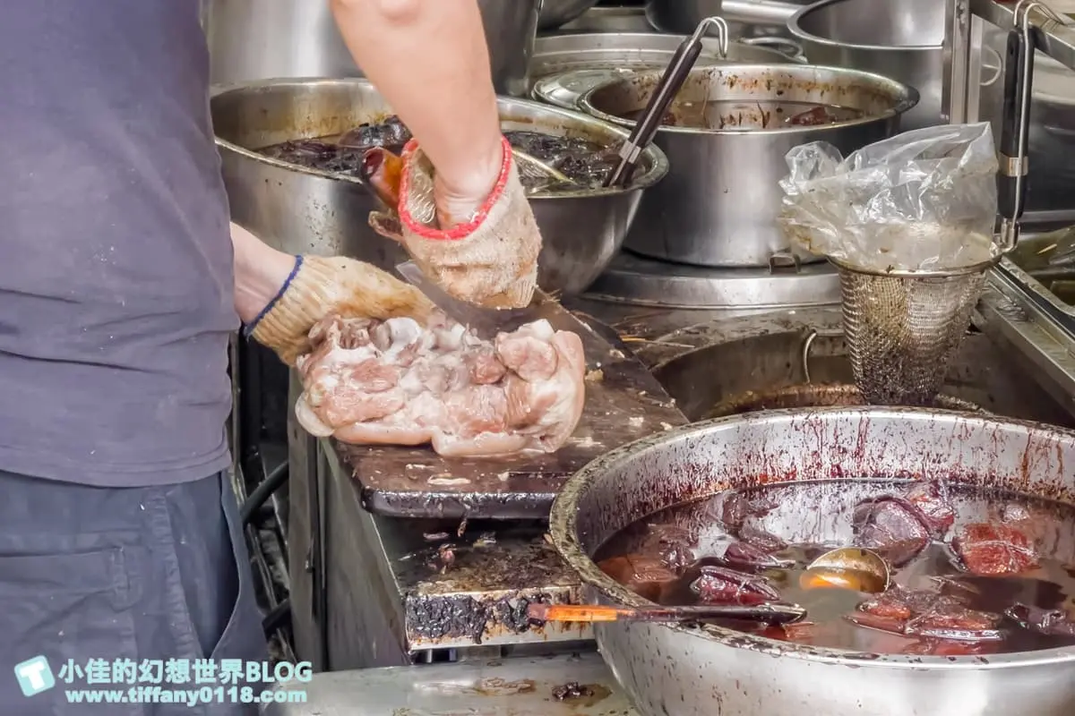 台北老饕激推!6家必吃豬腳:韓廚神白種元也愛、賣涼麵的豬腳店、3000則好評 飄香一甲子!「黑金豬腳飯」滷到入口即化,還有免費大骨湯喝到飽