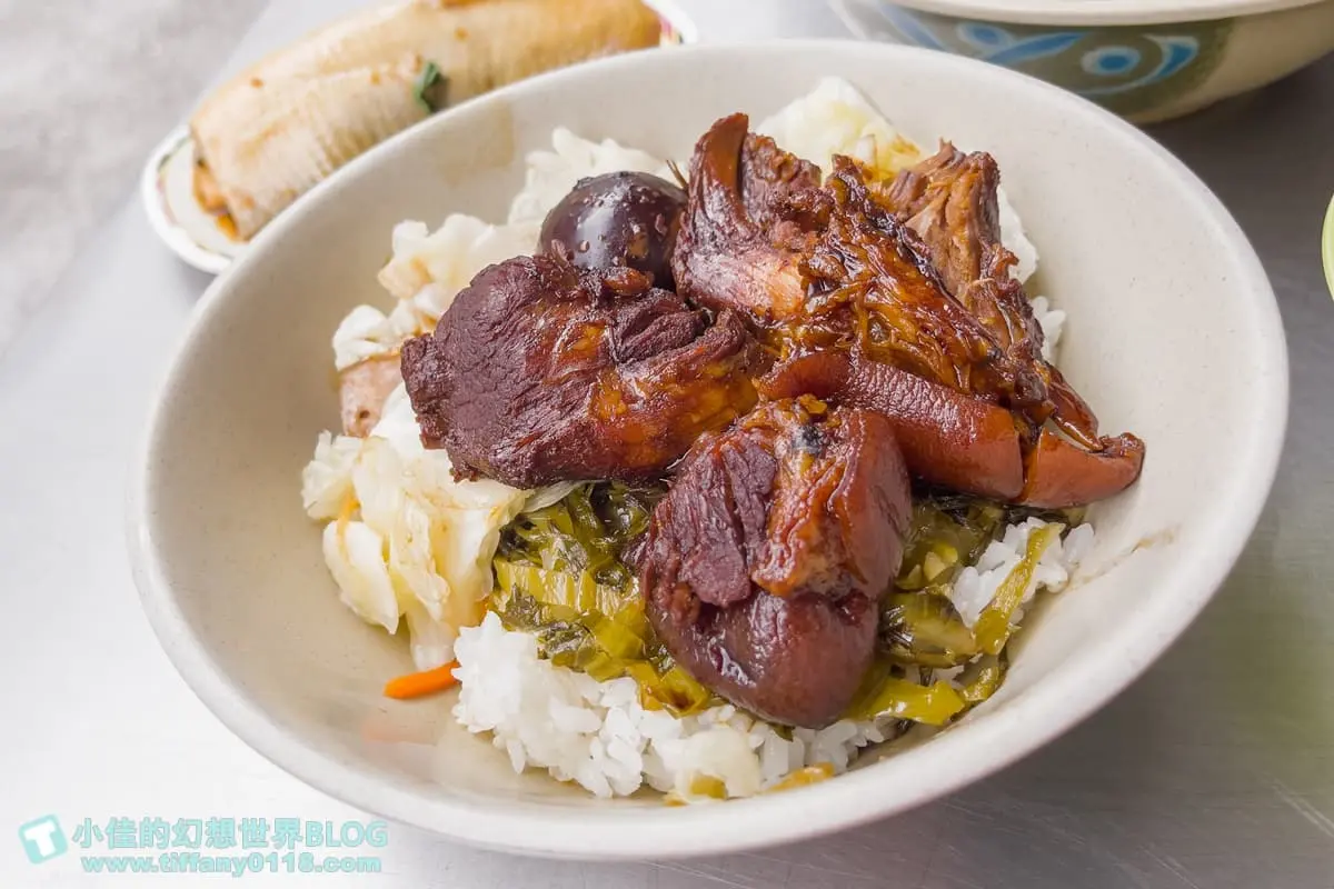 台北老饕激推!6家必吃豬腳:韓廚神白種元也愛、賣涼麵的豬腳店、3000則好評 飄香一甲子!「黑金豬腳飯」滷到入口即化,還有免費大骨湯喝到飽
