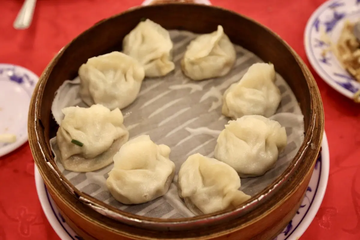 網推神店不關了？西門町「老字號餃子館」必點招牌蒸餃，房東降價原址續營業