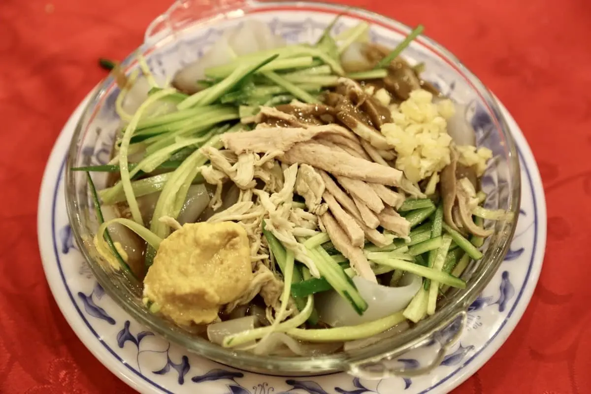 網推神店不關了？西門町「老字號餃子館」必點招牌蒸餃，房東降價原址續營業