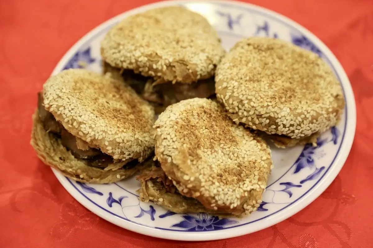 網推神店不關了？西門町「老字號餃子館」必點招牌蒸餃，房東降價原址續營業