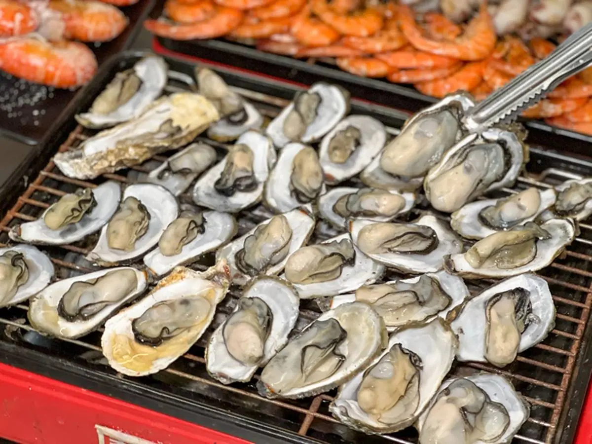 299元嗑到痛風！４種海鮮不限時吃到飽，加碼「鮭魚生魚片」１片不到10元
