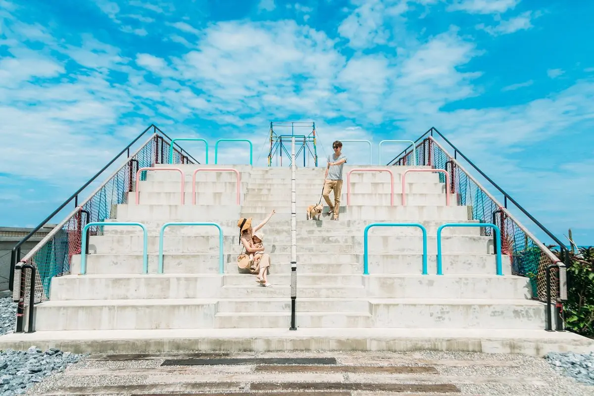 坐「最美彩虹鞦韆」賞無敵海景！宜蘭最南端祕境快衝，美拍《神隱少女》隧道