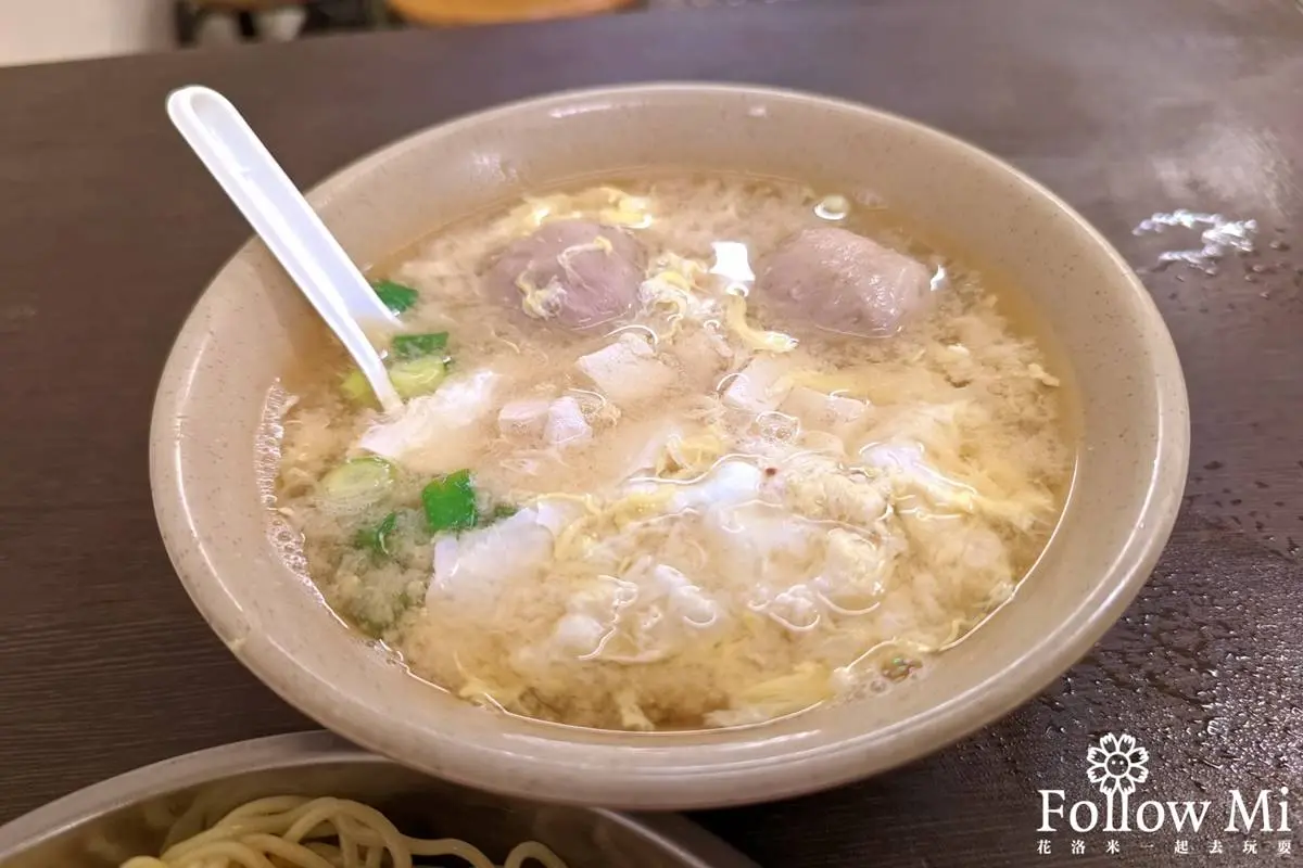 剛開店就排滿！台北「高CP值涼麵」堆成小山丘高，巨大袋裝幾乎要塞爆