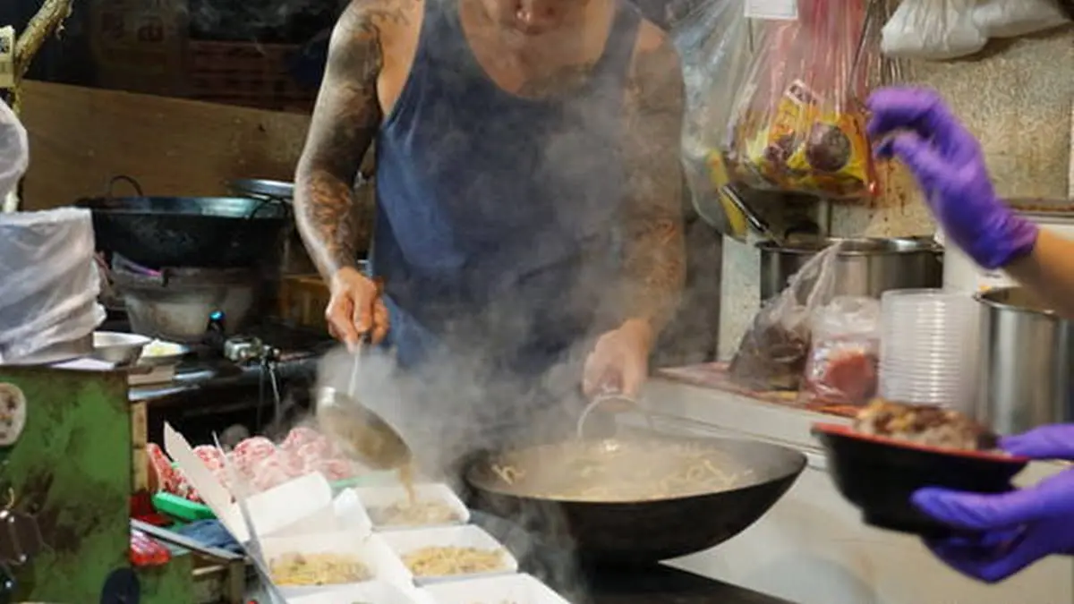 在地人宵夜首選！「當歸羊肉湯」肉量驚人只要80元，酥到爆臭豆腐內行必點