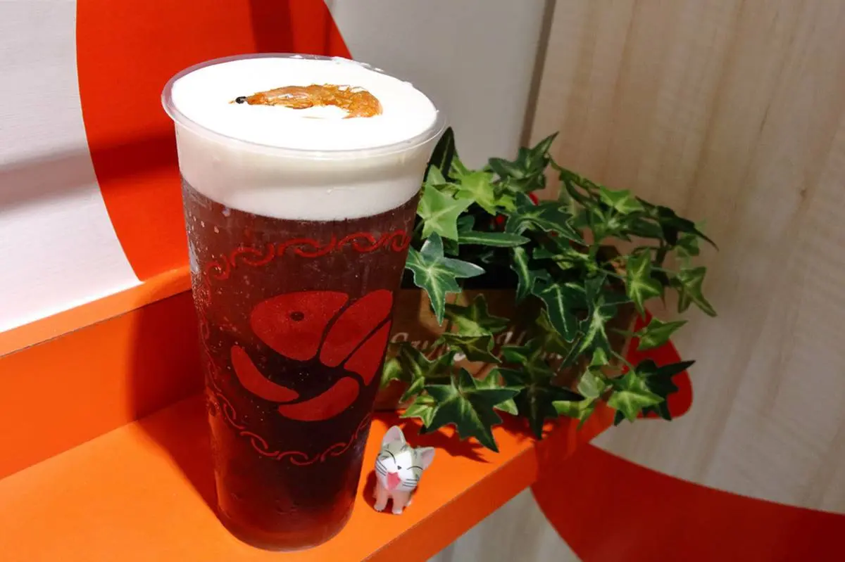【新開店】整隻蝦放進手搖？「蝦子＋現打奶蓋」奇葩組合，濃醇口感一喝愛上