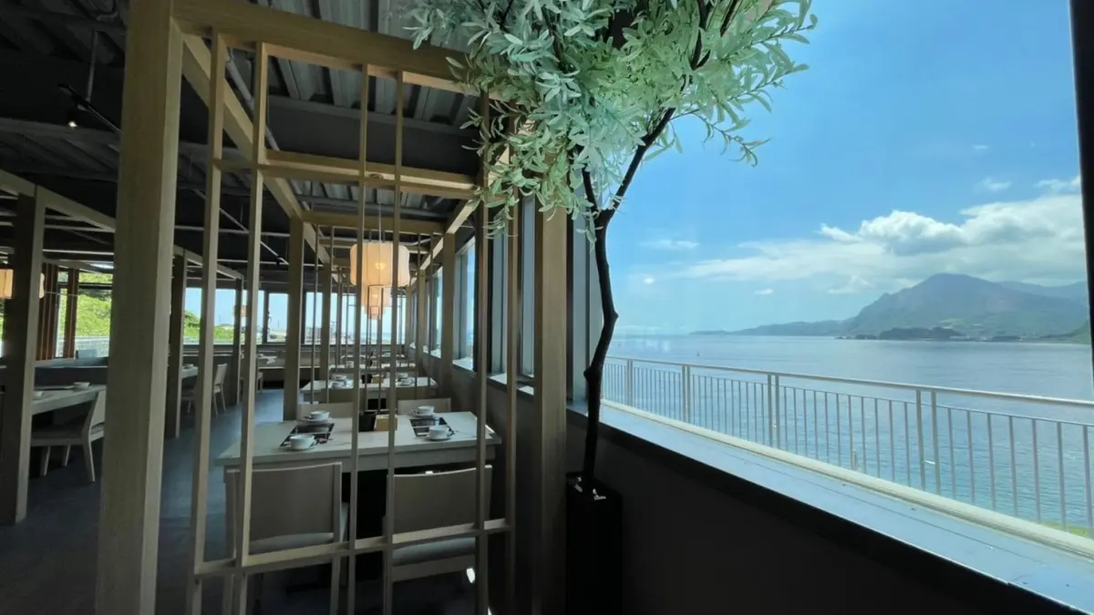 270度無邊際海景嗑鍋！衝築間「潮境公園店」打卡，追日出、看夜景、免費吃肉