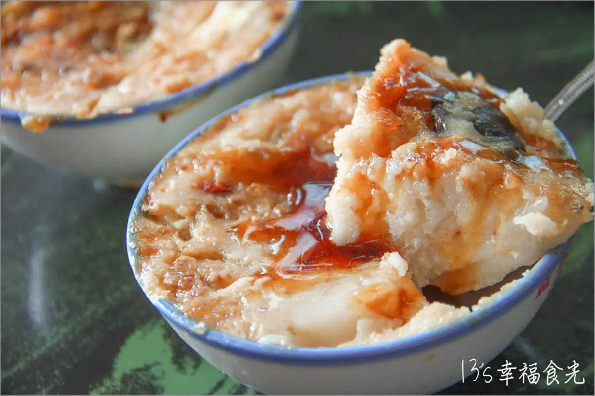 好評破萬4.1顆星!麻豆最強「30元碗粿」日賣上百碗,內行必加靈魂蒜蓉醬油 好評破萬4.1顆星!麻豆最強「30元碗粿」日賣上百碗,內行必加靈魂蒜蓉醬油