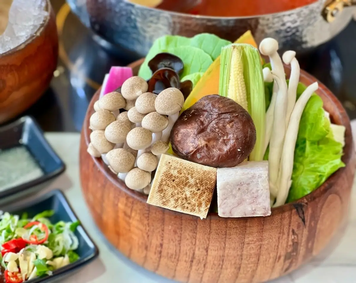 台南最美火鍋店!「9種海鮮拼盤」爽嗑波士頓龍蝦,南洋風裝潢秒飛峇里島 台南最美火鍋店!「9種海鮮拼盤」爽嗑波士頓龍蝦,南洋風裝潢秒飛峇里島