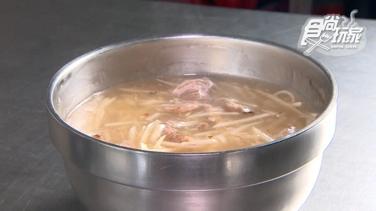 在地人激推！嘉義「生炒鴨肉羹」用鴨骨高湯熬製，甜筍絲＋焦香味超唰嘴